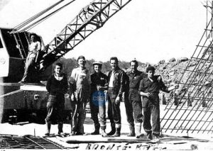 Australia – Gruppo di emigranti in un cantiere