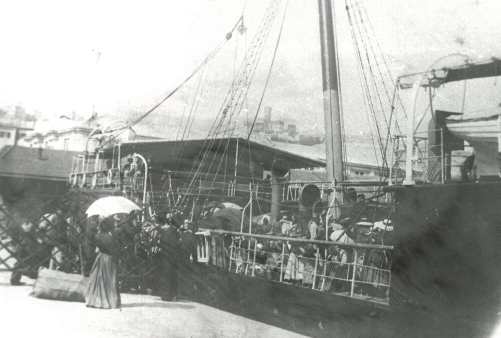 Bastimenti in partenza da Genova